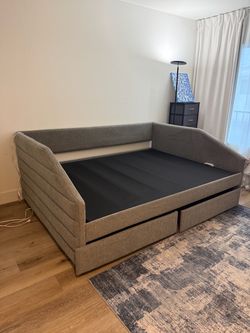 Queen platform bed