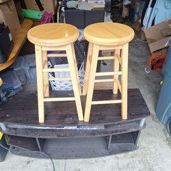 2 Wooden bar stools