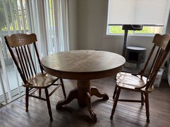 Round Wood Pedestal Dining Table with 2 Chairs