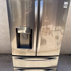 Black Still Still Refrigerador Like New 