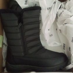 Brand New Women's Nike, Fila, New Balance, Under Armour & More Sneakers 