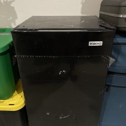 Mini fridge