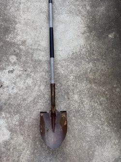 Long-Handle Round Point Digging Shovel