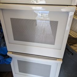 G.E.  BUILT-IN DOUBLE SMART  OVEN