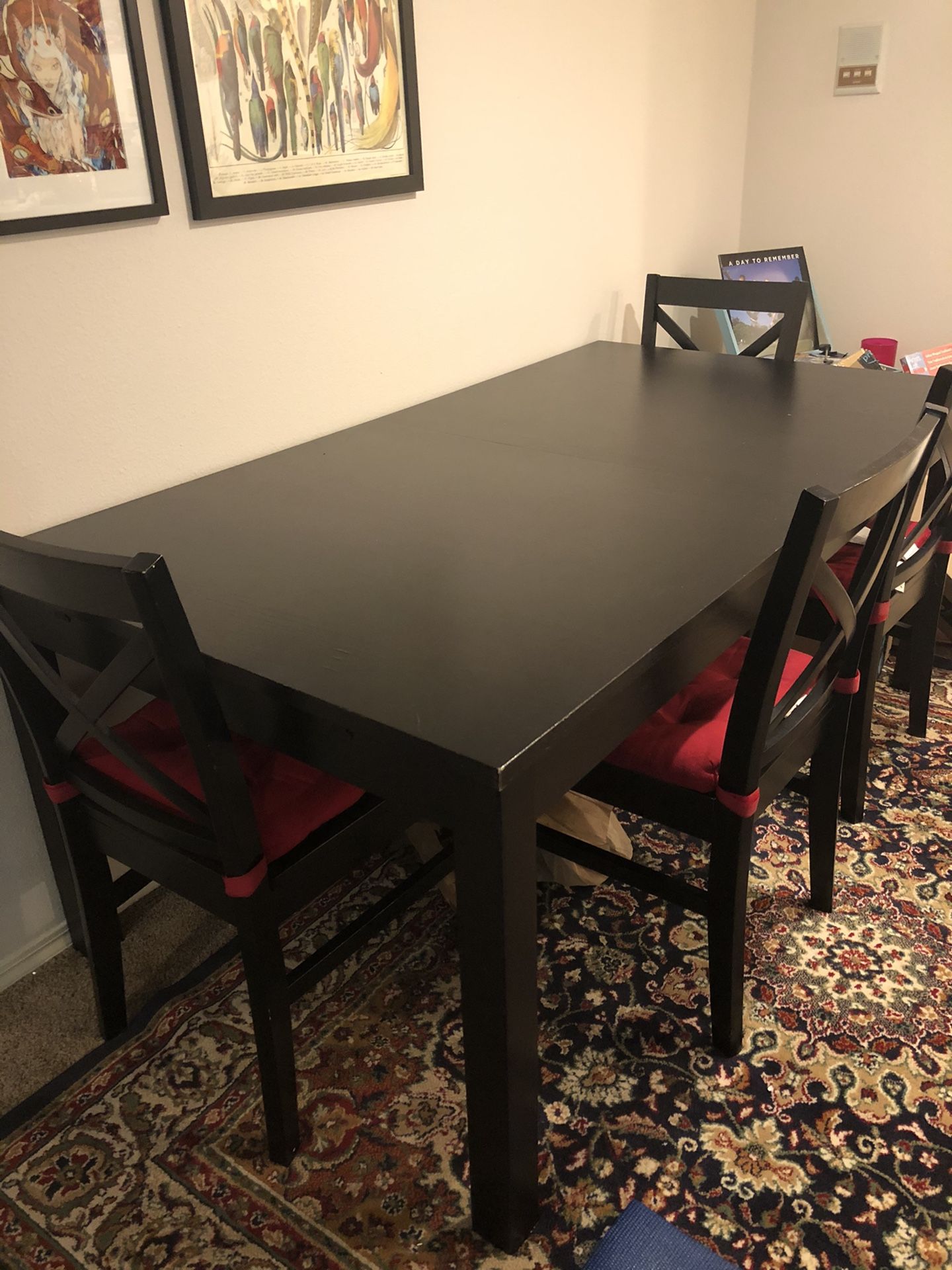 Extendable dining table and 6 chairs