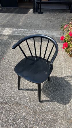 Black Windsor Spindle Back Accent Chair