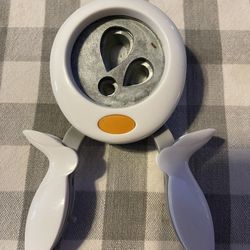Fiskars Easy Squeeze Paper Punch Great for Scrapbooking/Paper Crafts excellent condition 
