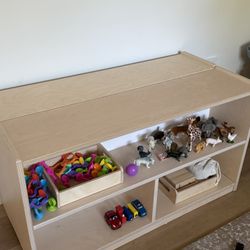 Montessori Shelf By lovevery 