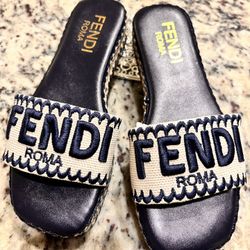 Sandals. Size 7