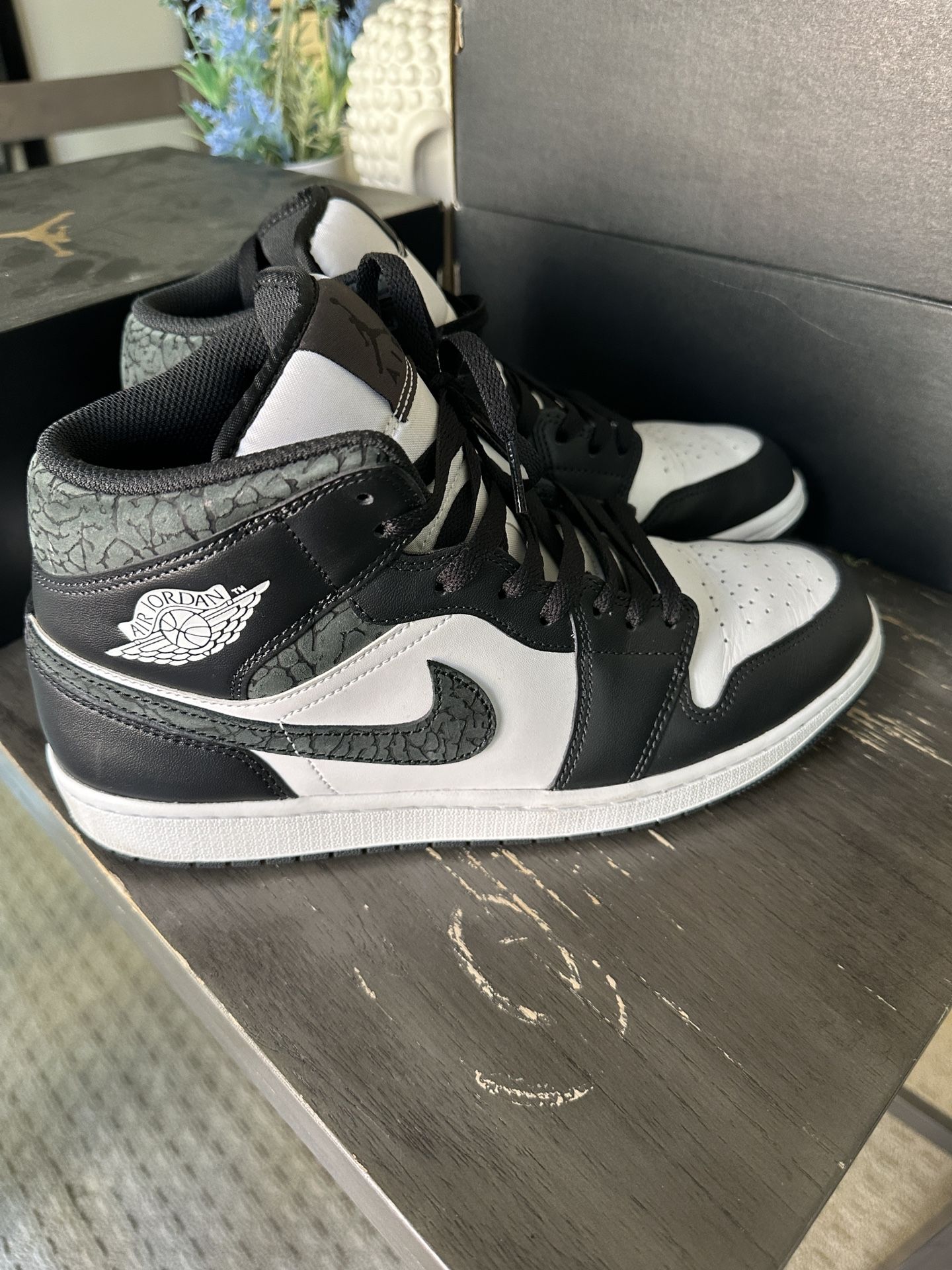 Air Jordan 1 Mid (11) Black/White/Elephant
