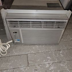 8,000 Btu LG Window Air Conditioner