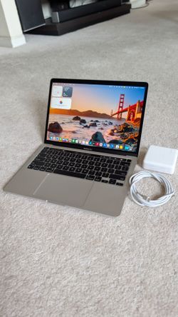 Apple MacBook Pro 13-inch (M2, 2022) - 8GB RAM / 512GB SSD - Works Great!