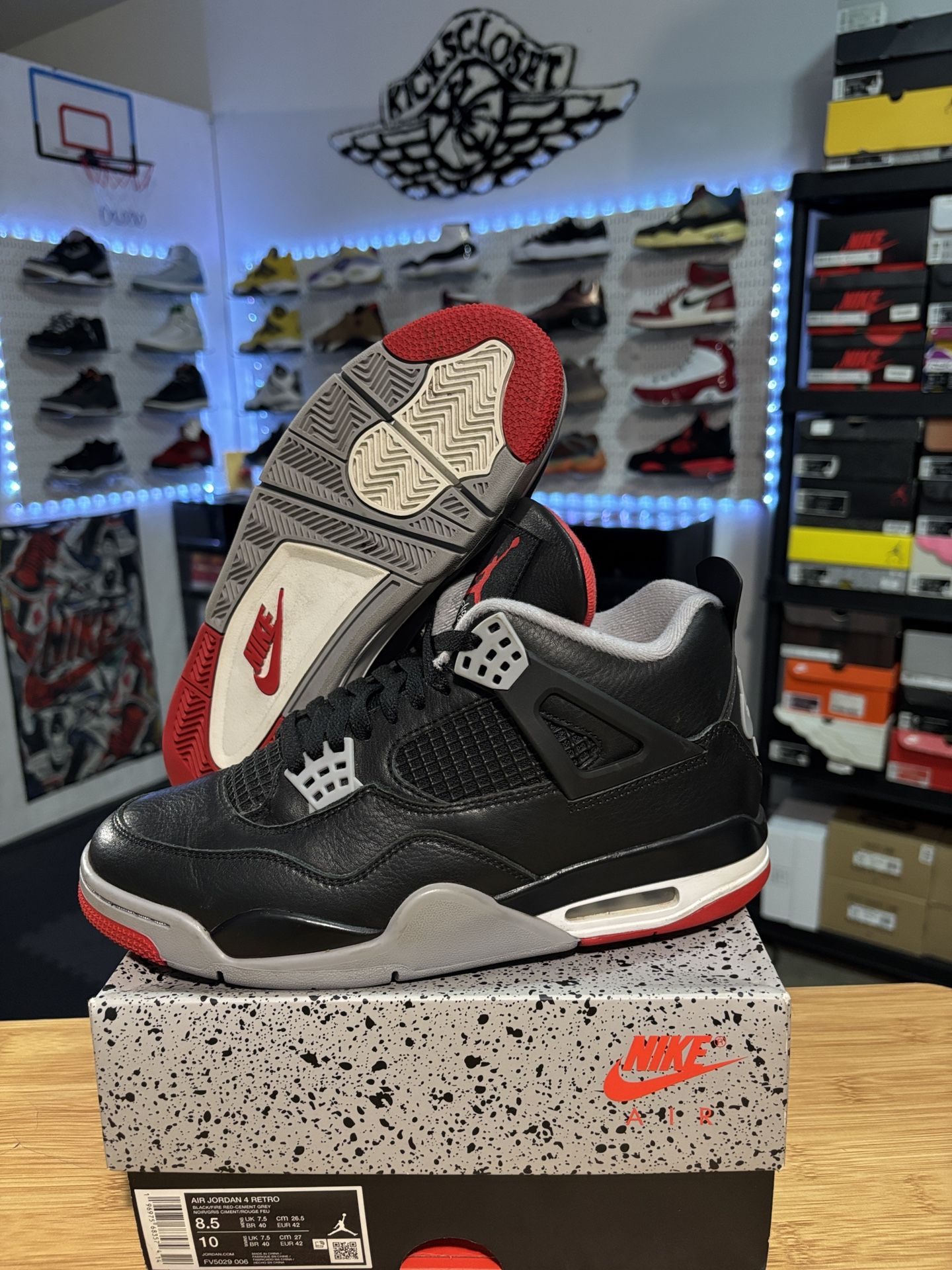 AIR JORDAN 4 RETRO “BRED” SIZE 8.5