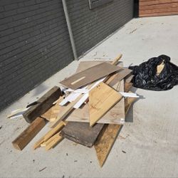 Pedazos De Madera Si Alguien Le Nesita Es Gratis