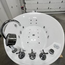 BainUltra Elegant White Massage Tub