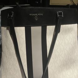 Michael Kors purse with shoulder strap