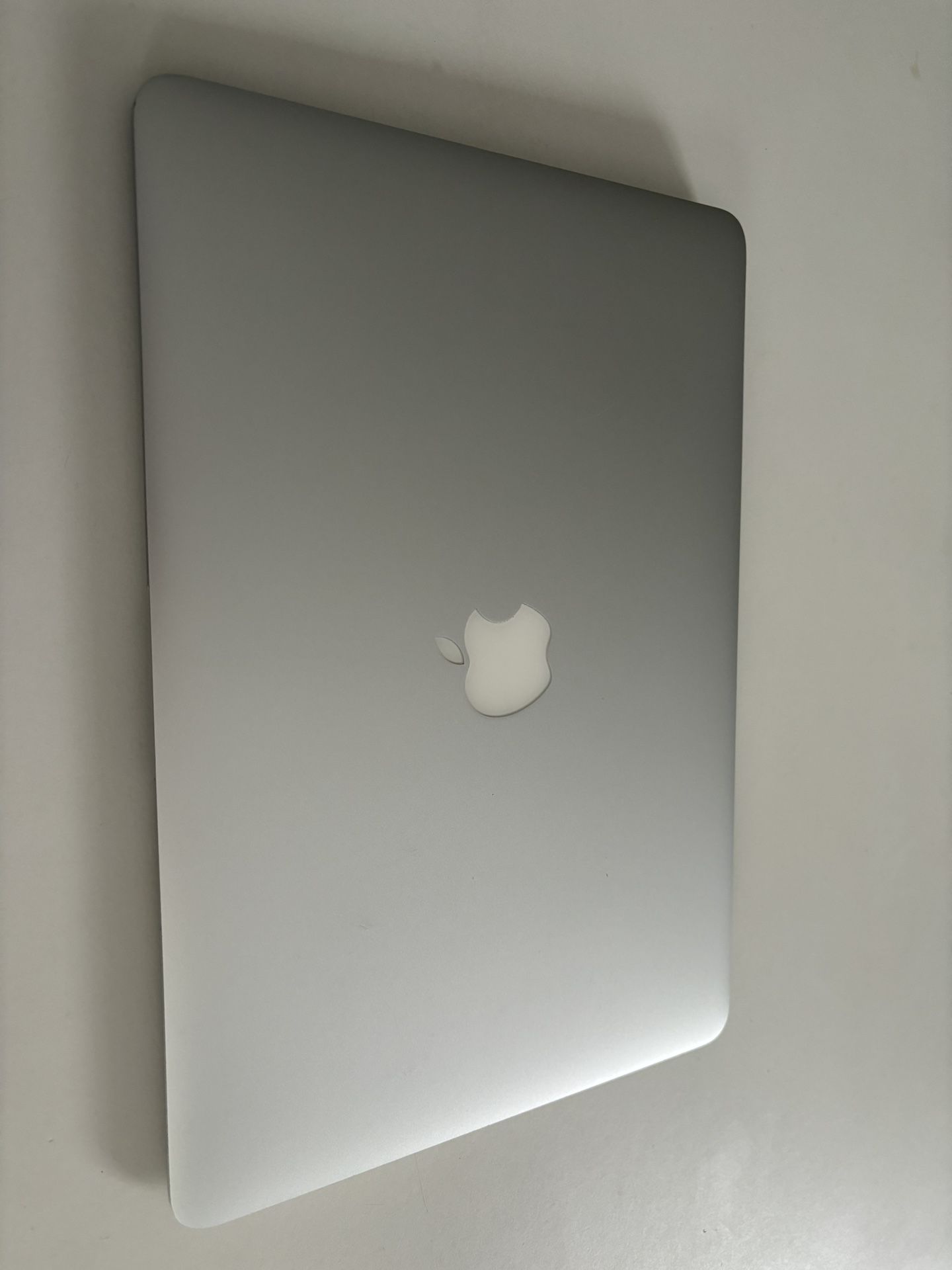 2015 MacBook Air 13.3” with charger 