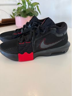 Nike LeBron Witness 8