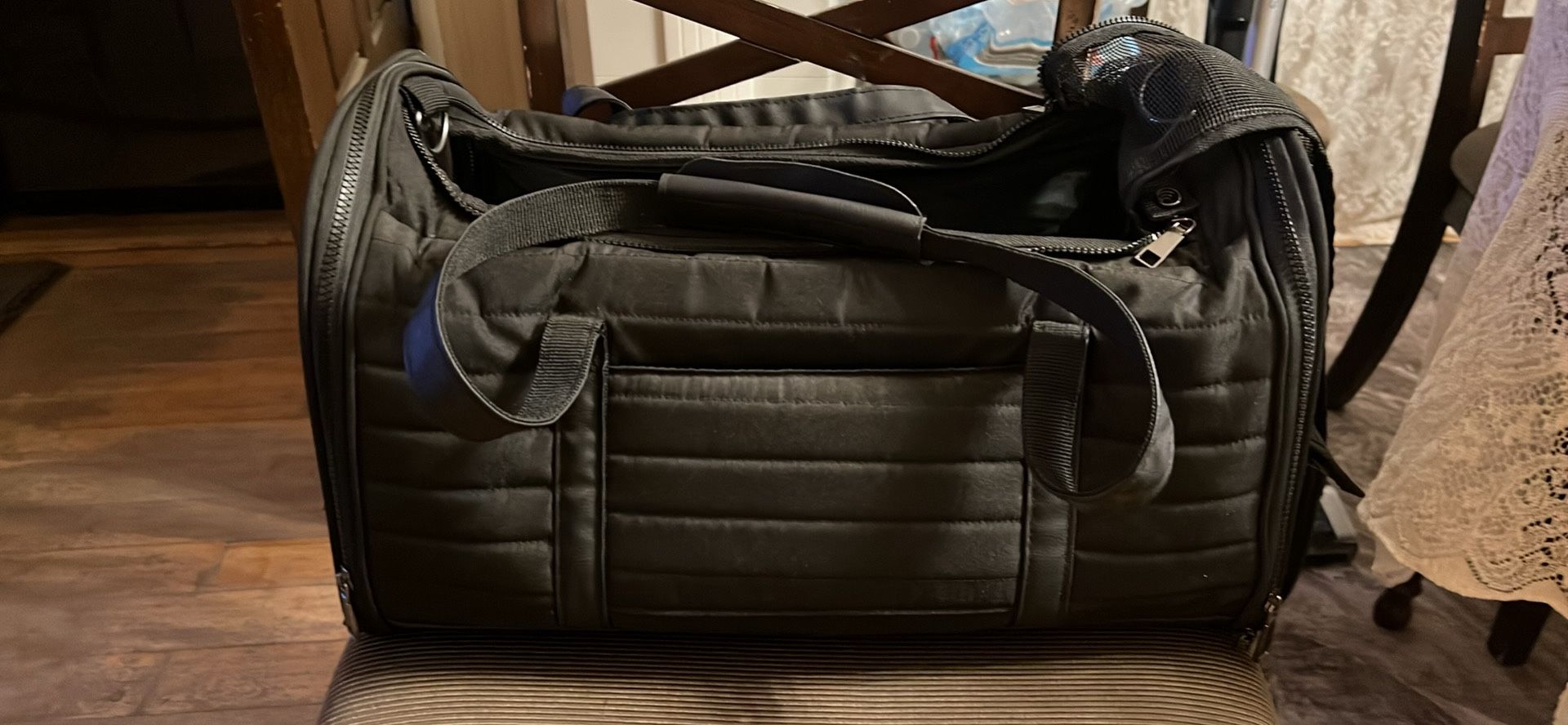 Dog /cat Carrier Soft Material. Airline Compliant