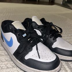 Nike University Blue Jordan 1