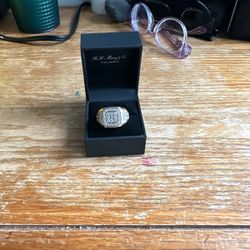 Beautiful 10k Diamond Ring Size 10