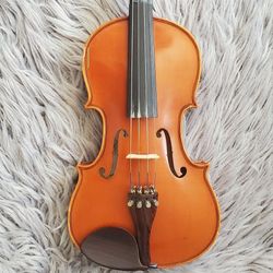 Yamaha Violin 1/2 with Bow, Shoulder Rest and Hard Case