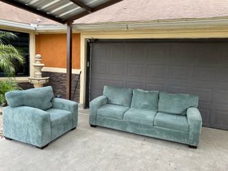Beautiful teal color sofa set super comfy and nice only asking 200 first come first serve