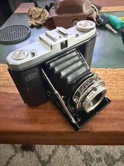 Medium format zeiss camera
