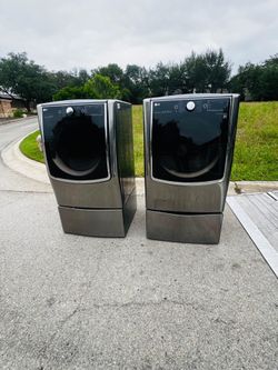 Washer & Dryer set with Pedestals (LG)