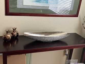 Global Views Organic Lace Bowl Silver Home Decor is a luxurious Silver decorative centerpiece designed for homes 24”Lx7”Wx4”H Excellent Condition