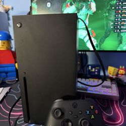 xbox series x with controller 