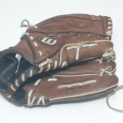 12 1/2 Inch Youth Baseball Leathet Glove. Ages 9-13 Years. Goor Condition 