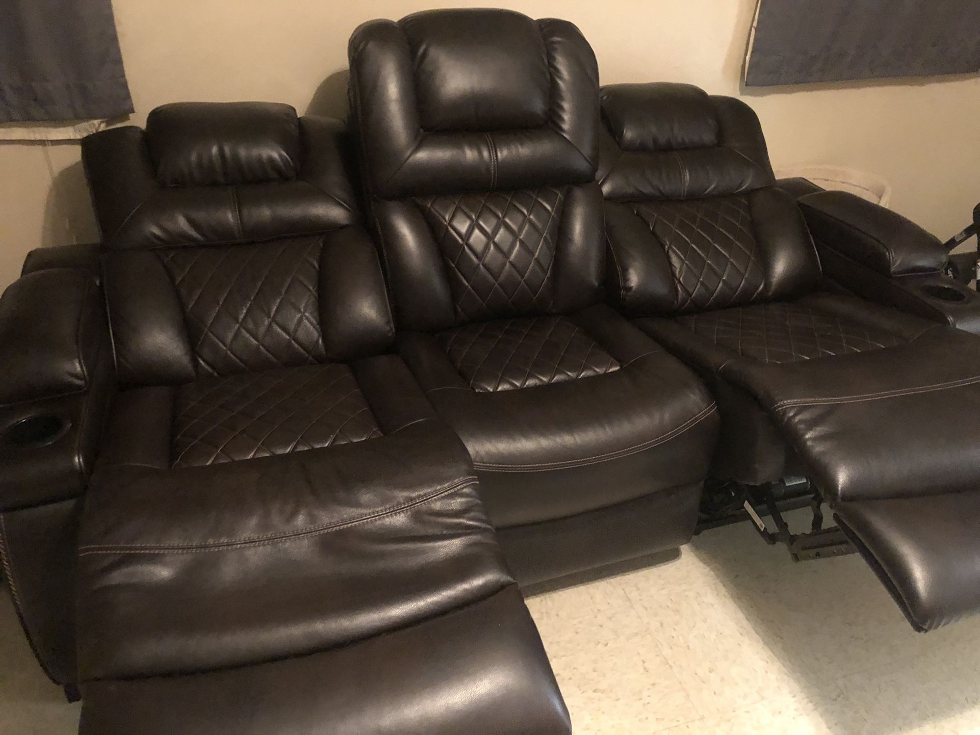 Ashley Power Reclining Sofa w/Charging Station & Storage
