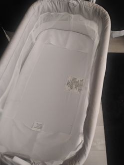 Bassinet (White/Gray)