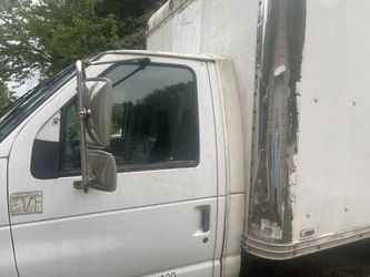 Box Truck, Clean Title Diesel 14 Foot Box