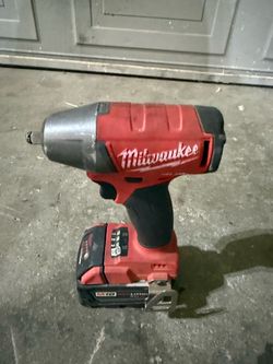 Milwaukee M18 FUEL 1/2” High Torque Impact Wrench + 5.0Ah Battery