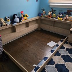 Full Size Bedroom Set Desser W/Nightstand & Chest