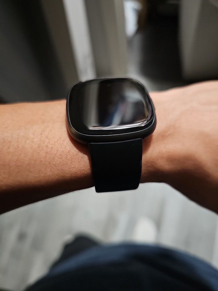 Fitbit Versa 4 