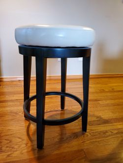 24" Black Wood Legs, Metal Frame Stool w/White Faux Leather Padded Seat