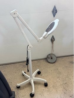 LED Magnifying Esthetician Lamp on Rolling Stand