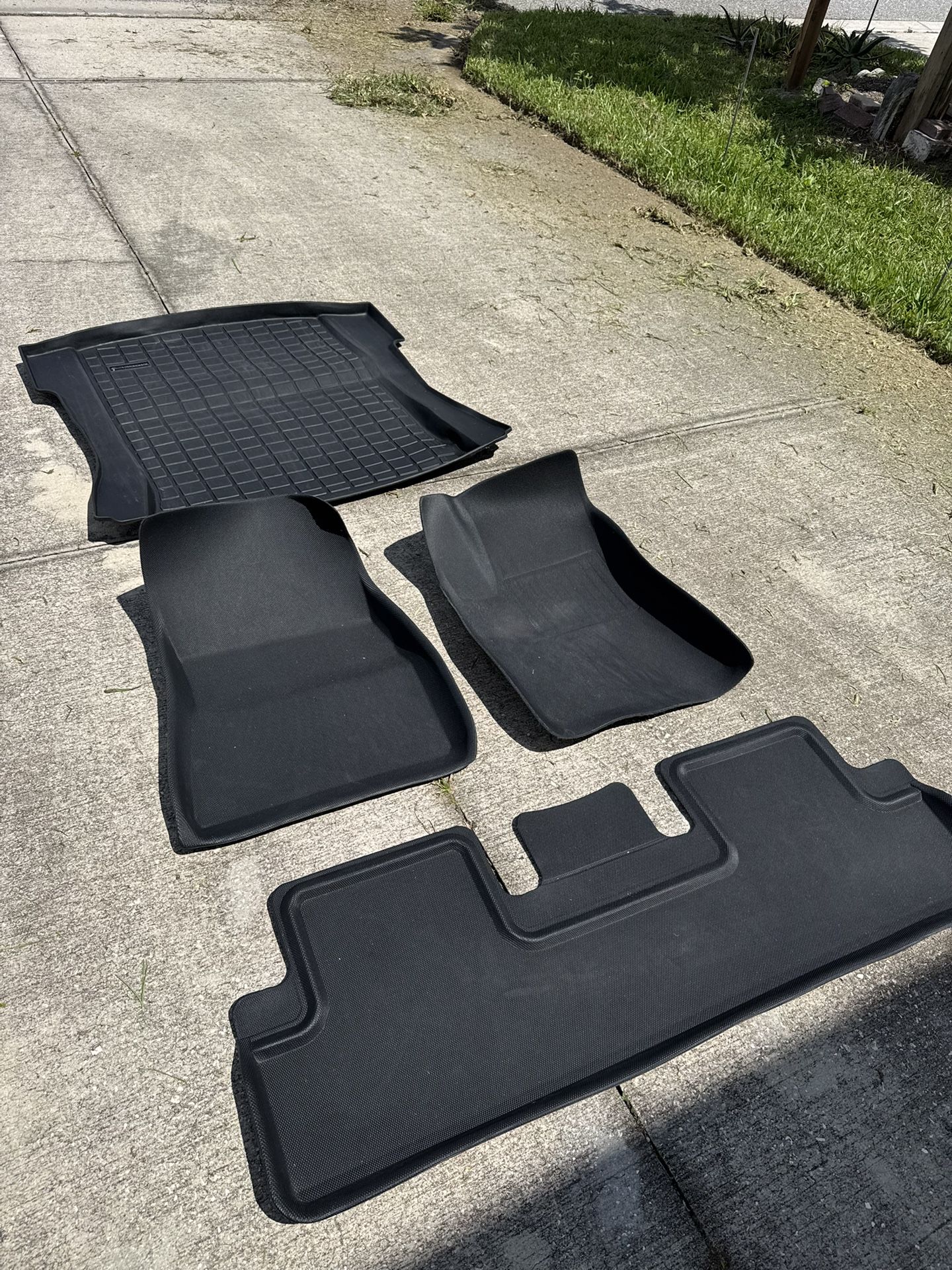 Tesla Model 3 - Mats