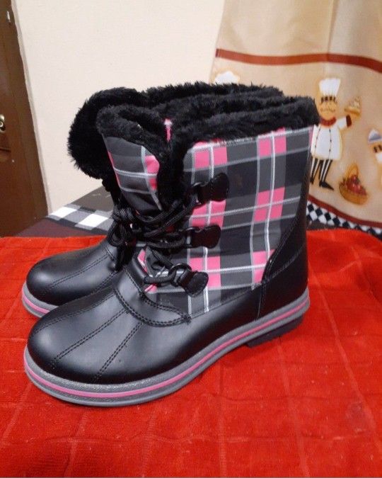 New Womans Snow / Winter Boots