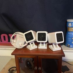 3 Roku Outdoor Camera SE