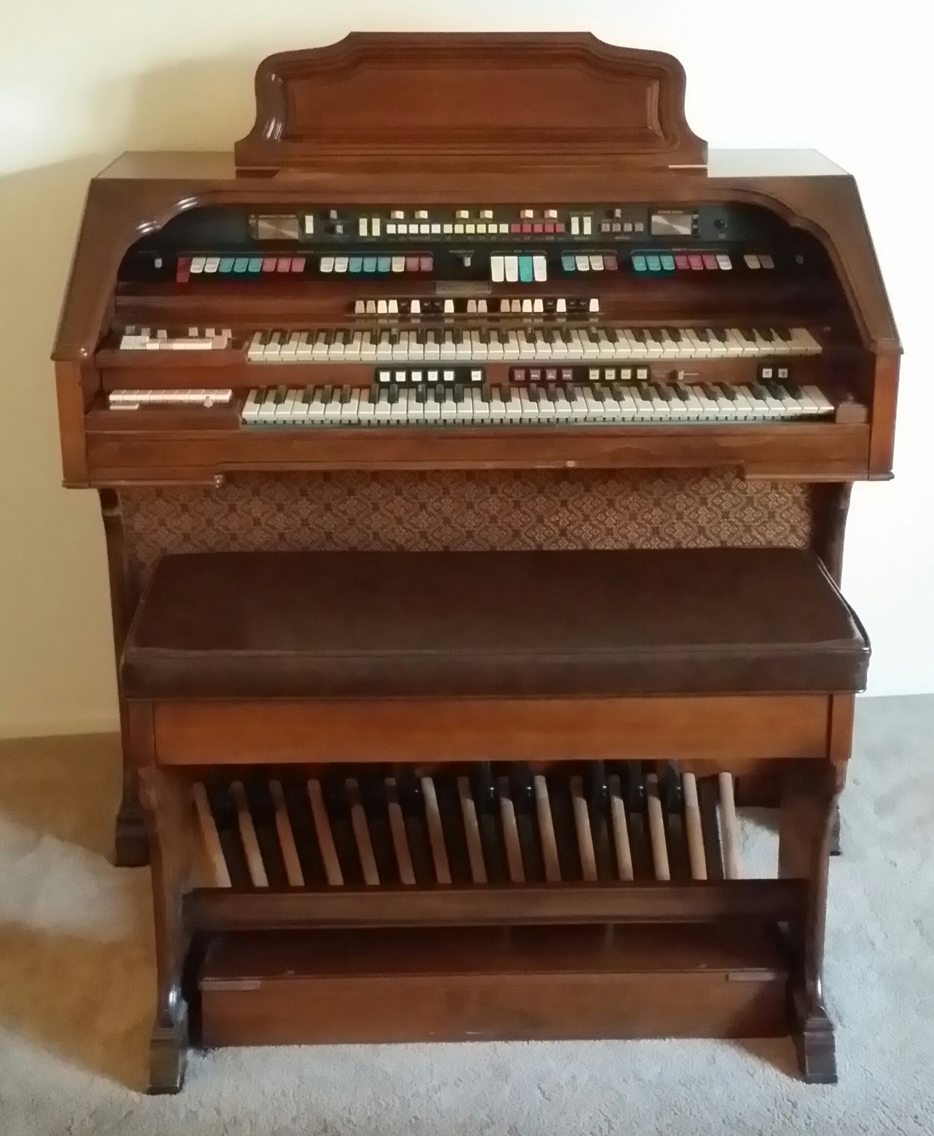 Hammond Colonnade Organ 200 series theater style seating. Mint condition.