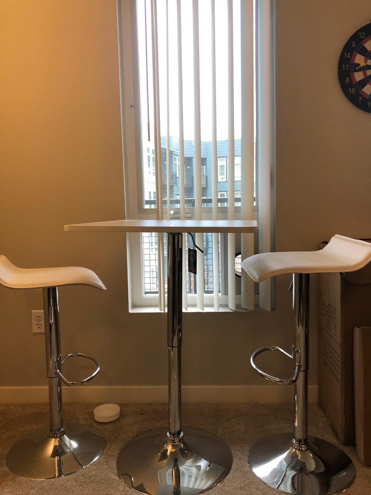 Adjustable bar table with 2 bar chairs