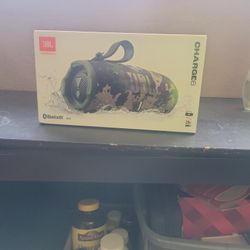 ​🔥 NEW JBL Charge 6 - Waterproof Bluetooth Speaker (Camo & BLACK)