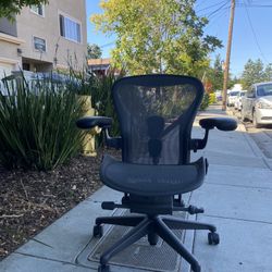 “ Herman Miller Remastered Aeron Size B” 2022
