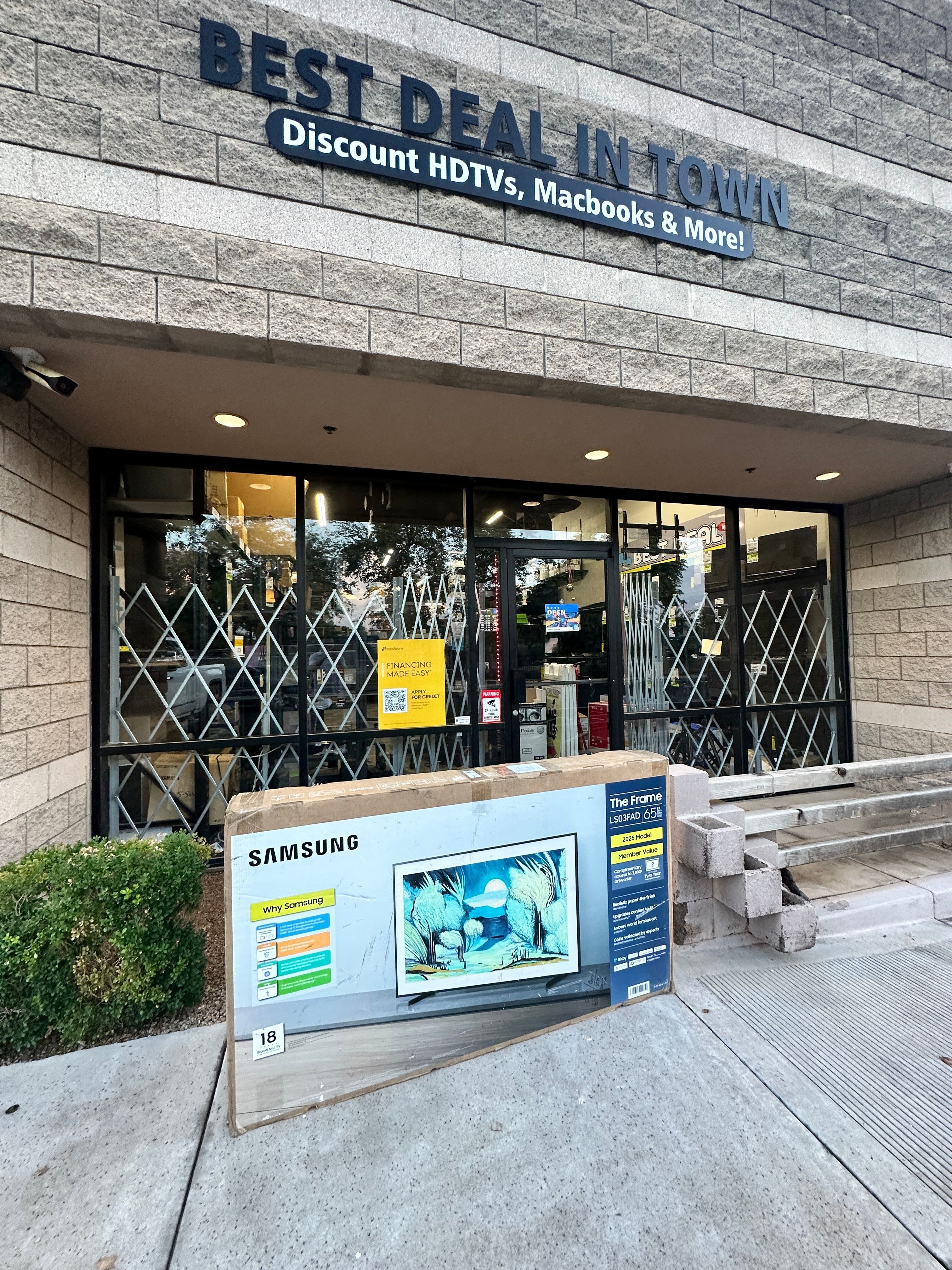 HUGE TV SALE 65" Samsung 4K QLED "The Frame" HDR Smart QN65LS03FAFXZA