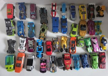100 diecast hot wheels and matchbox toy cars lot A