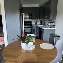 Article: Dining Table & Chairs